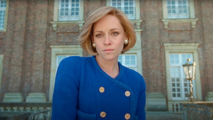 Kristen Stewart als Lady Diana in "Spencer" vor dem Schloss Nordkirchen