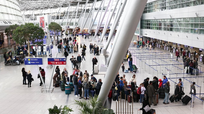 Am Flughafen in Düsseldorf bleibt das Osterreisen-Chaos aus