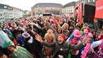 Feiernden Menschen in Düsseldorf