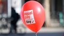 Luftballon mit Aufschrift Equal Pay Day