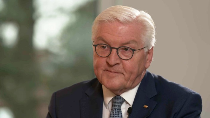 Bundespräsident Frank-Walter Steinmeier beim WDR-Interview in Espelkamp