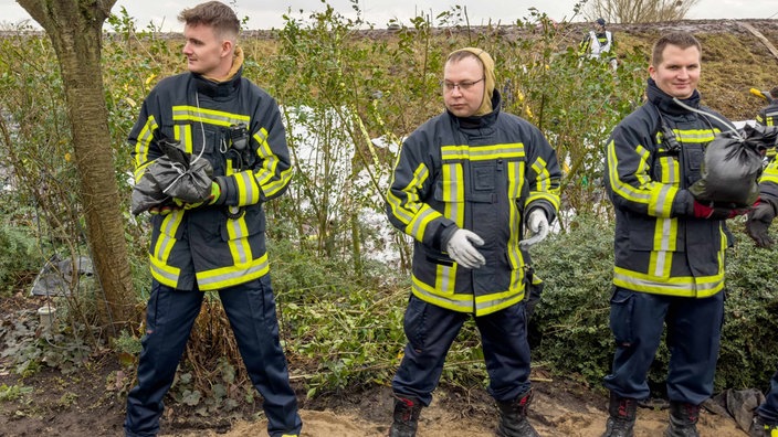 Robin Kirchhoff (ganz links) und seine Kollegen der Bochumer Feuerwehr 