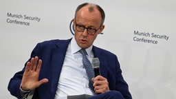 Kanzlerkandidat der CDU Friedrich Merz spricht auf der Münchner Sicherheitskonferenz