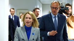 EU-Außenbeauftragte und Kommissions-Vize Kaja Kallas begrüßt Friedrich Merz in Brüssel