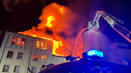 Mühlengebäude im Kreis Soest steht in Flammen