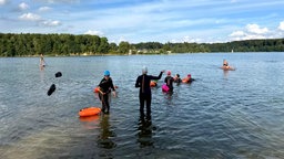 Holger Stoffel in Neoprenanzug im Wasser