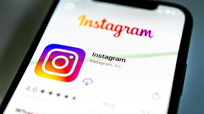 Instagram-Logo auf einem Handy-Display