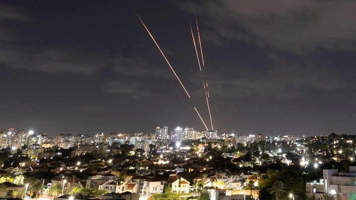 Iron Dome fängt Raketen aus dem Iran ab - gesehen aus Ashkelon