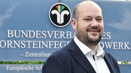 Dr. Julian Schwark vom Schornsteinfegerverband