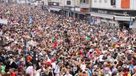 Weiberfastnacht im Zülpicher Viertel in Köln