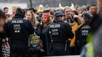 Weiberfastnacht im Zülpicher Viertel in Köln