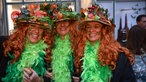 Feiernde an Karneval in Köln.