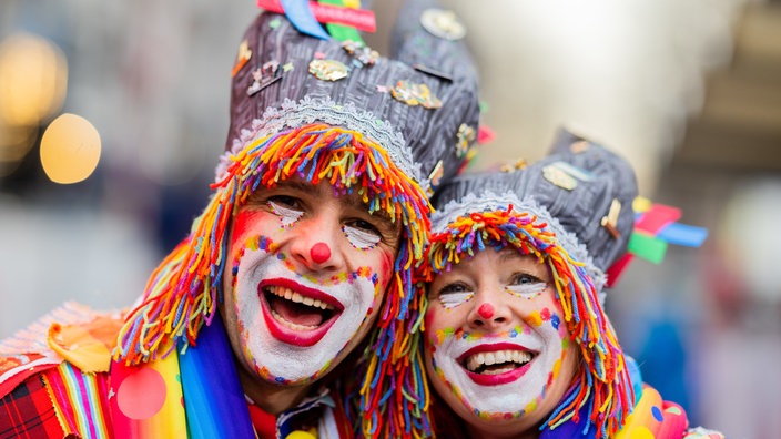 Kostüme an Weiberfastnacht: Dom als Mütze