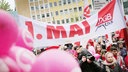  Ein Banner mit der Aufschrift "1. Mai DGB-Jugend".