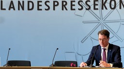 Hendrik Wüst (NRW-Ministerpräsident) bei der Landespressekonferenz