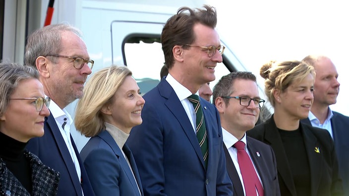 Pressekonferenz Microsoft in Elsdorf, unter anderem mit Digitalministerin Ina Scharrenbach, Microsoft-Chefin Marianne Janik, NRW-Ministerpräsident Hendrik Wüst, Wirtschaftsministerin Mona Neubaur