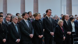 Irith Michelsohn, MP Hendrik Wüst, Mona Neubaur, Josefine Paul, Markus Optendrenk bei der Gedenkstunde des Landtages für die Opfer des Nationalsozialismus 