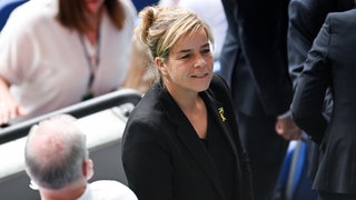 Wirtschaftsministerin Mona Neubaur im Fußballstadion ( hier während der EM im Sommer)