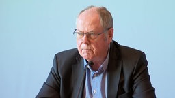 Peer Steinbrück (ehem. Ministerpräsident NRW) bei PK zur Friedenskonferenz