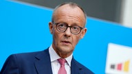 Friedrich Merz bei einer gemeinsamen Pressekonferenz von CDU und CSU zur Kanzlerkandidatur der Union in der Vertretung des Freistaates Bayern beim Bund. Berlin, 17.09.2024