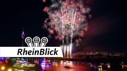 Feuerwerk über Düsseldorf mit Blick auf den Rheinturm