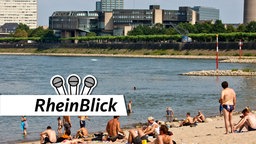 Blick vom Düsseldorfer "Paradiesstrand" auf den Landtag