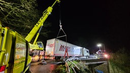 LKW hängt am Haken