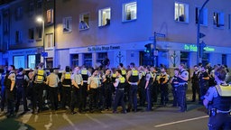 Die Polizei im Einsatz bei einer Massenschlägerei in Essen.