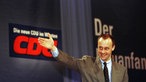 Friedrich Merz vor rotem CDU Schriftzug