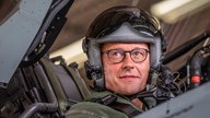 CDU-Chef Friedrich Merz  fliegt im Eurofighter