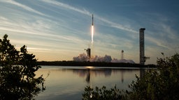 Der Start der SpaceX Falcon-9-Rakete vom Kennedy Space Center in Florida