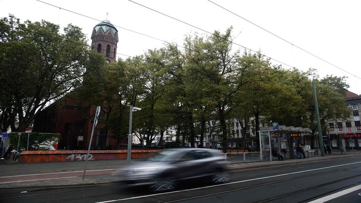 Platz vor der Pausluskirche in Duisburg 