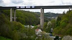 Blick auf die A45-Rahmedetalbrücke. Die Sprengung in dem bebauten Umfeld ist schwierig