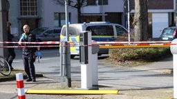 Die Polizei hat den Parkplatz neben der Historischen Stadthalle abgesperrt