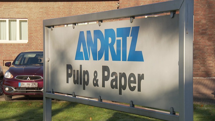 Schild "ANDRITZ Pulp & Paper" vor dem Unternehmen