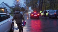 Elterntaxis in Porz-Grengel an der Peter-Petersen-Grundschule