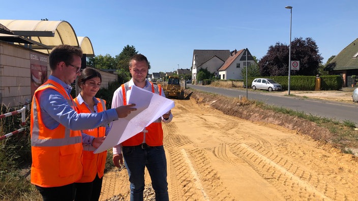 Vorstellung der Sanierungsarbeiten auf der Baustelle der Erfttal-Bahn.