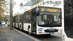 Ein Bus mit dem Hinweis Ersatzverkehr Solingen Hbf.