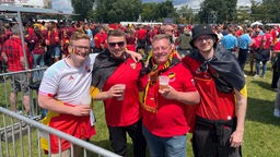 Belgische Fans im Düsseldorfer Rheinpark