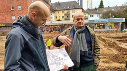 Gregor Wagner, Leiter der Archäologischen Bodendenkmalpflege (links), und Prof. Dr. Marcus Trier, Direktor des Römisch-Germanischen Museums