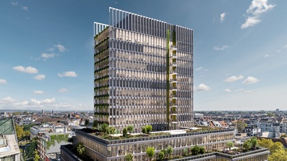 Der KöTower: Ein großes und grünes Büro-Gebäude mit großen Fenstern und Balkonen.