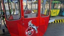 Seilbahnkabine mit 1.FC Köln Logo 