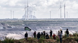  Alternativer Aussichtspunkt auf den Braunkohletagebau Garzweiler II an der Mahnwache in Lützerath