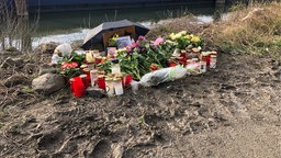 Kerzen und Blumen für getöteten 15-Jährigen in Mülheim