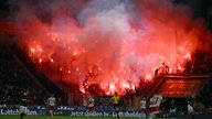 Polnische Fans zünden Pyrotechnik bei Poldi-Abschiedsspiel