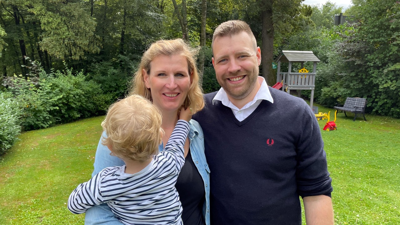 Sabrina Fahlenbock mit Mann Timo und Sohn Theo