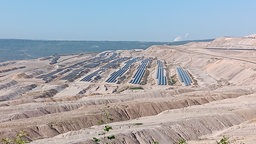 Solarmodule im Tagebau Hambach