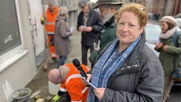 Bettina Offergeld bei der Stolpersteinlegung