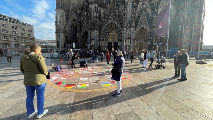 Flaggenmalerei vor dem Dom