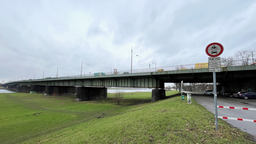 Die Südbrücke in Düsseldorf